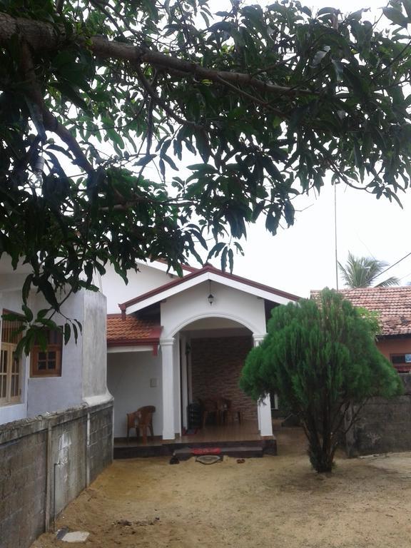 Aurora - Negombo Budget Hostel Εξωτερικό φωτογραφία