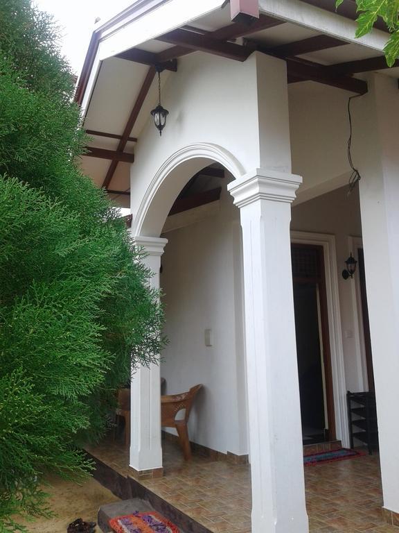 Aurora - Negombo Budget Hostel Εξωτερικό φωτογραφία
